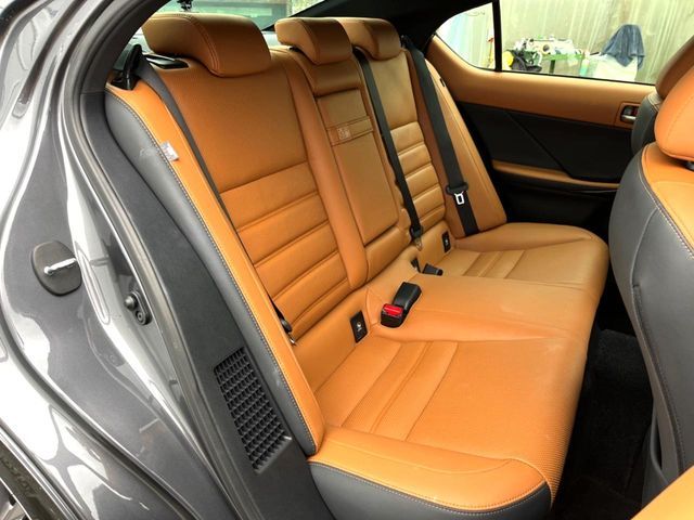 TOYOTA LEXUS IS300H 2022 Image 31