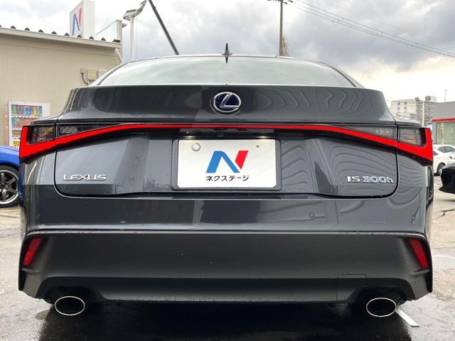 TOYOTA LEXUS IS300H 2022 Image 31