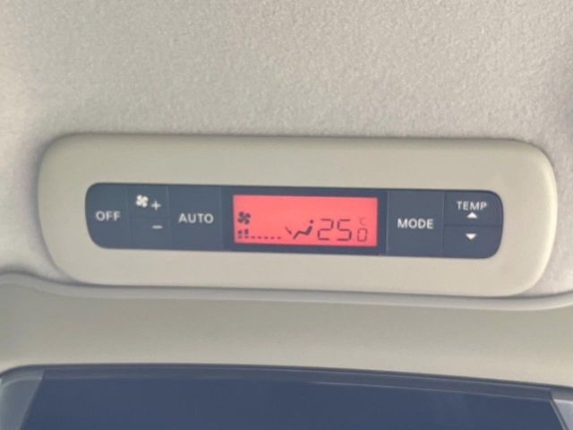 NISSAN ELGRAND 2012 Image 31