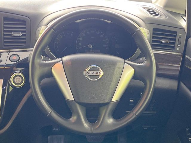 NISSAN ELGRAND 2012 Image 31