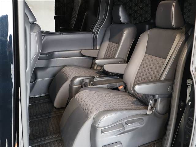 TOYOTA VOXY HYBRID 2023 Image 31