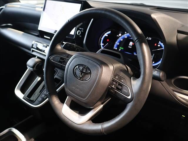 TOYOTA VOXY HYBRID 2023 Image 31