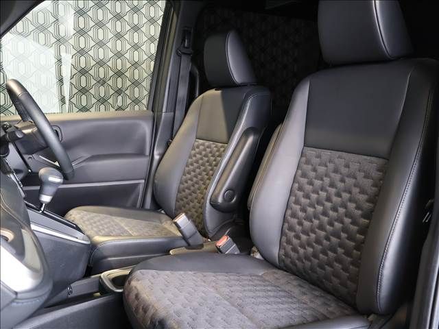 TOYOTA VOXY HYBRID 2023 Image 31