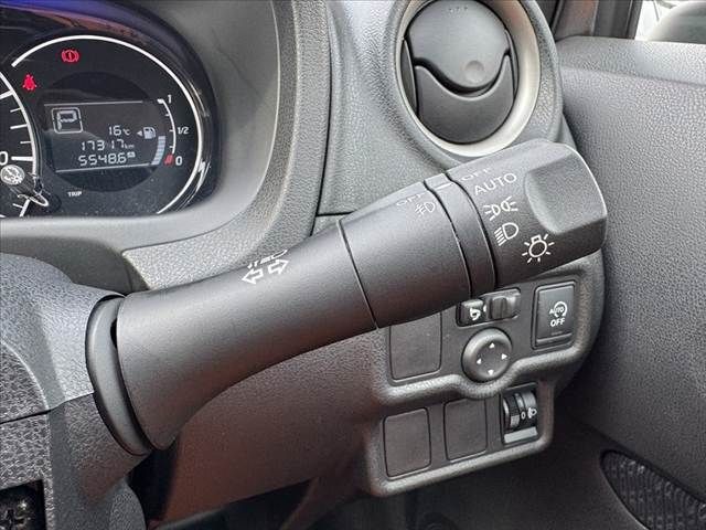 NISSAN NOTE 2013 Image 31