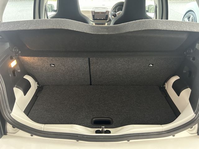 VOLKSWAGEN UP! 2018 Image 31