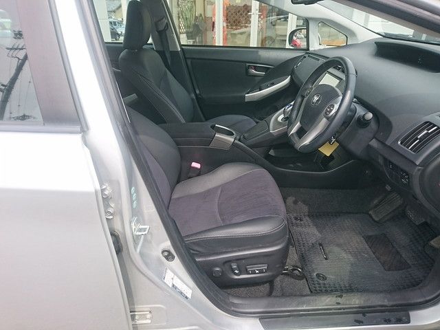 TOYOTA PRIUS 2013 Image 31