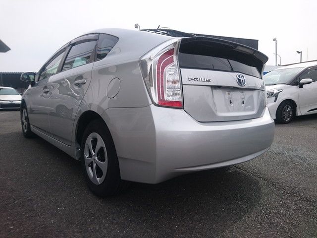 TOYOTA PRIUS 2013 Image 31