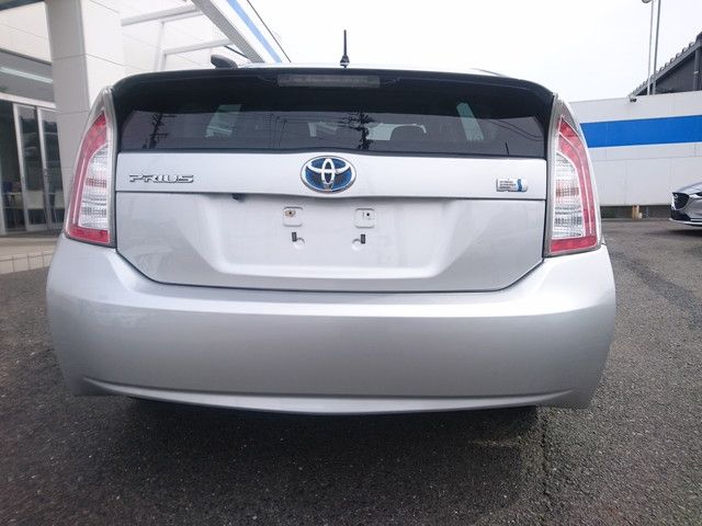 TOYOTA PRIUS 2013 Image 31