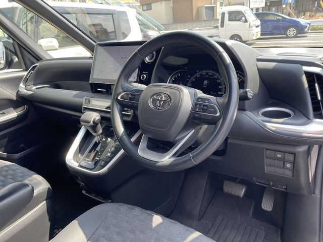 TOYOTA VOXY 2022 Image 31