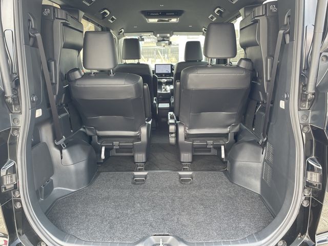 TOYOTA VOXY 2022 Image 31