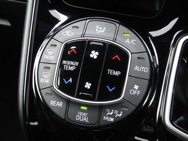 TOYOTA VOXY HYBRID 4WD 2017 Image 31