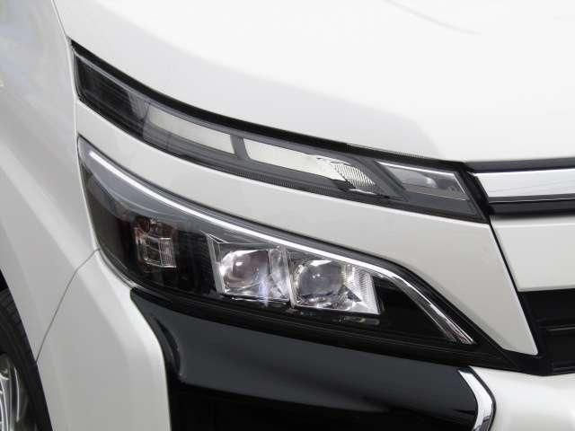 TOYOTA VOXY HYBRID 4WD 2017 Image 31