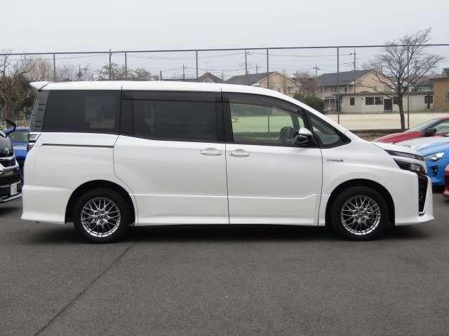 TOYOTA VOXY HYBRID 4WD 2017 Image 31