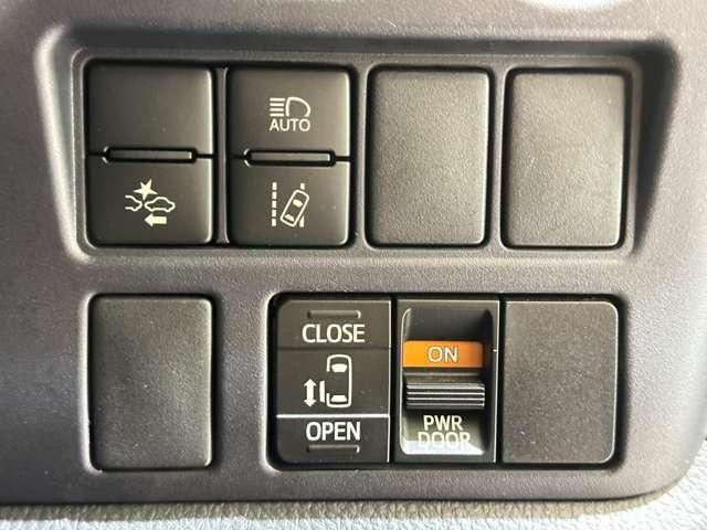 TOYOTA VOXY 2017 Image 31