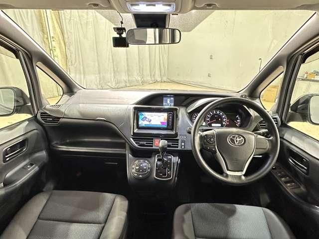 TOYOTA VOXY 2017 Image 31