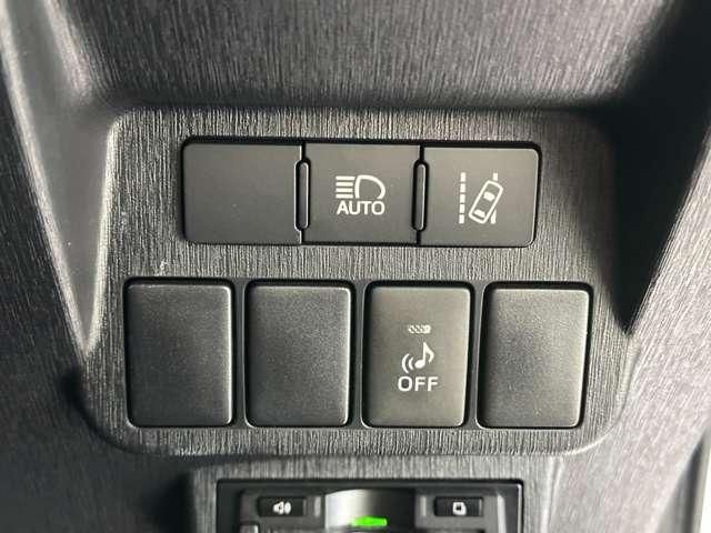 TOYOTA PRIUS ALPHA 2019 Image 31