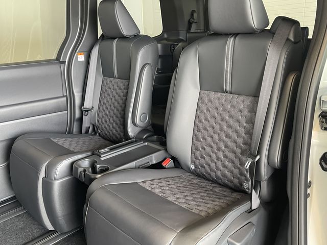 TOYOTA VOXY HYBRID 2026 Image 31