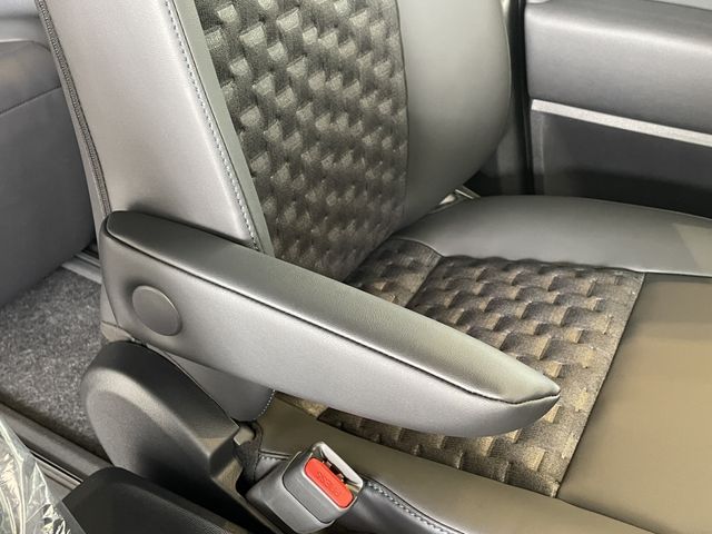 TOYOTA VOXY HYBRID 2026 Image 31