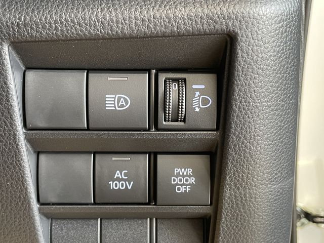 TOYOTA VOXY HYBRID 2026 Image 31