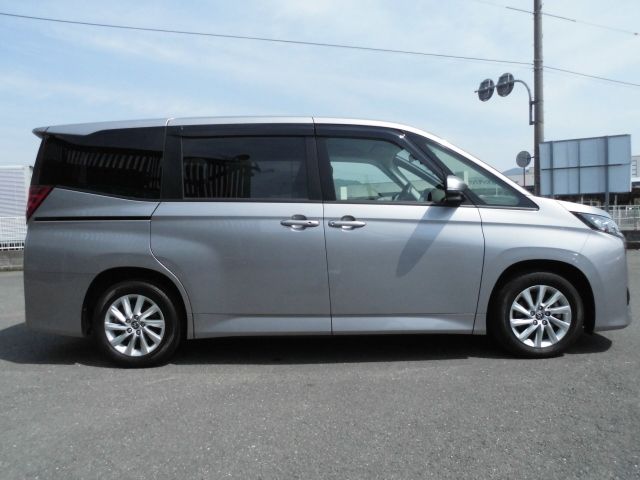 TOYOTA NOAH 2024 Image 31