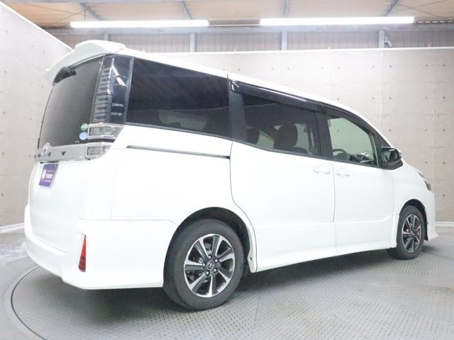 TOYOTA VOXY 2017 Image 31