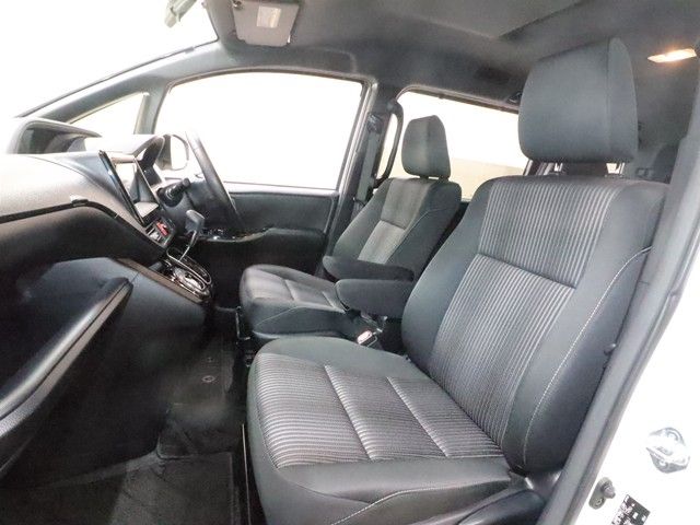 TOYOTA VOXY 2017 Image 31