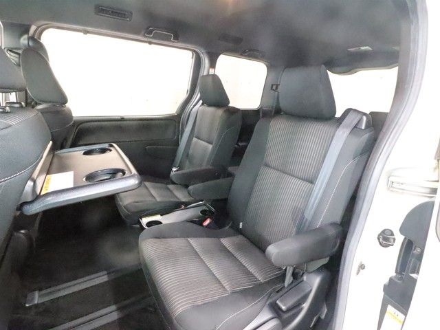 TOYOTA VOXY 2017 Image 31