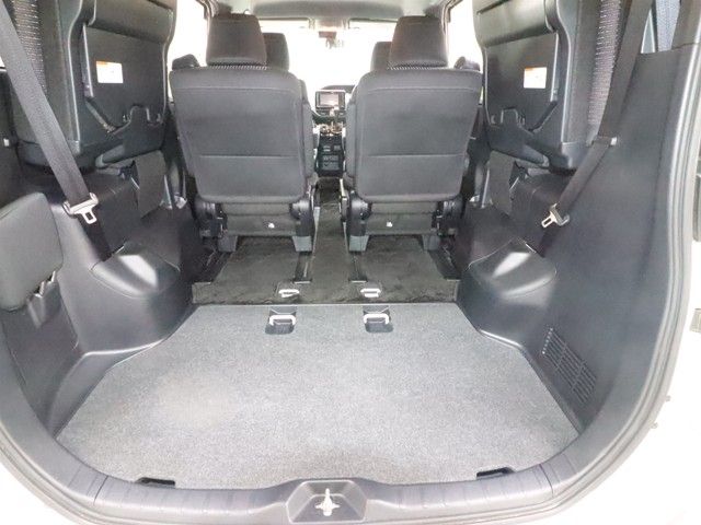 TOYOTA VOXY 2017 Image 31