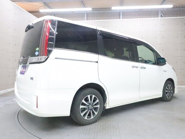 TOYOTA ESQUIRE HYBRID 2017 Image 31