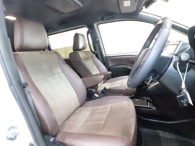 TOYOTA ESQUIRE HYBRID 2017 Image 31