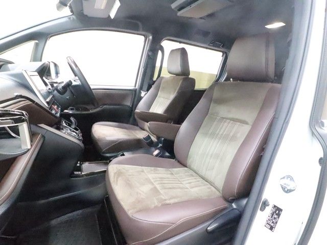 TOYOTA ESQUIRE HYBRID 2017 Image 31