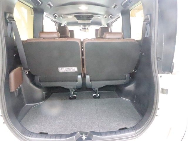 TOYOTA ESQUIRE HYBRID 2017 Image 31