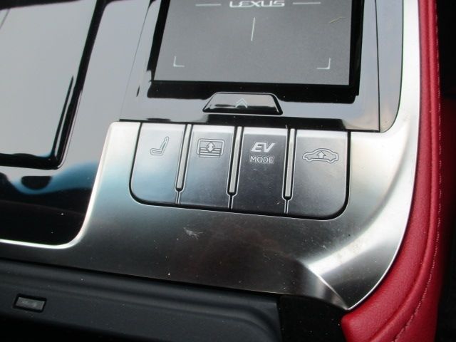 TOYOTA LEXUS LS500H 2019 Image 31