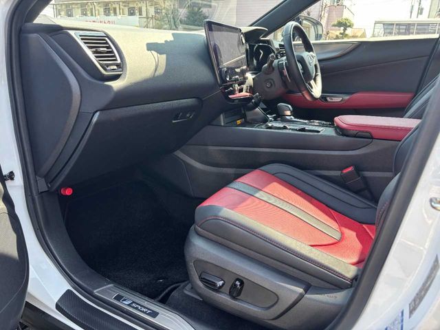 TOYOTA LEXUS NX450H+ AWD 2022 Image 31