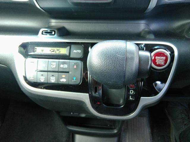 HONDA N BOX 2016 Image 31