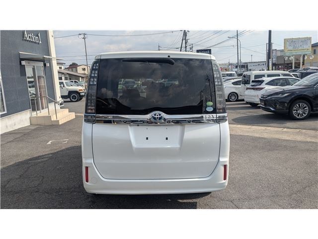 TOYOTA VOXY HYBRID 2014 Image 31