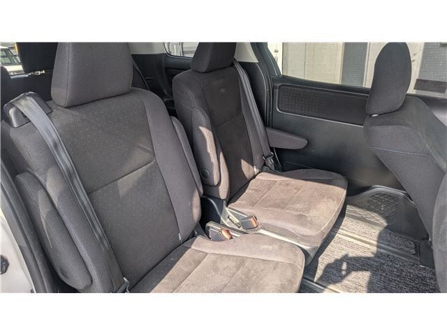 TOYOTA VOXY HYBRID 2014 Image 31