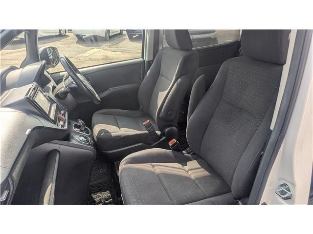 TOYOTA VOXY HYBRID 2014 Image 31