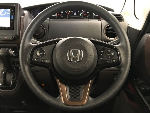 HONDA N BOX 2019 Image 31