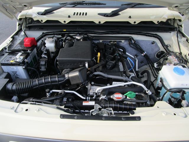 SUZUKI JIMNY NOMADE 2025 Image 31