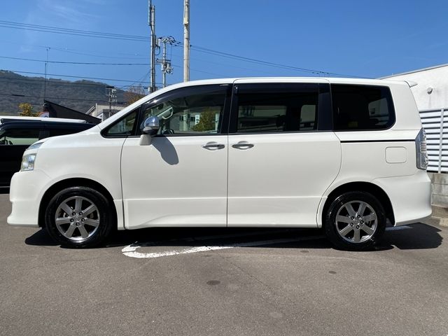 TOYOTA VOXY 2009 Image 31