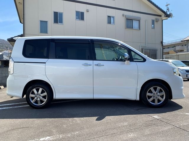 TOYOTA VOXY 2009 Image 31