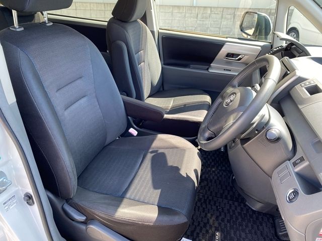 TOYOTA VOXY 2009 Image 31