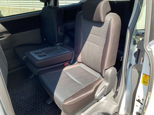 TOYOTA VOXY 2009 Image 31