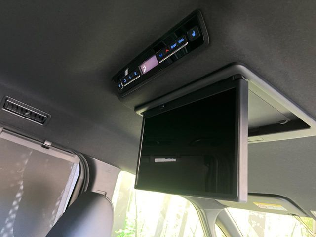 TOYOTA VOXY HYBRID 2023 Image 31