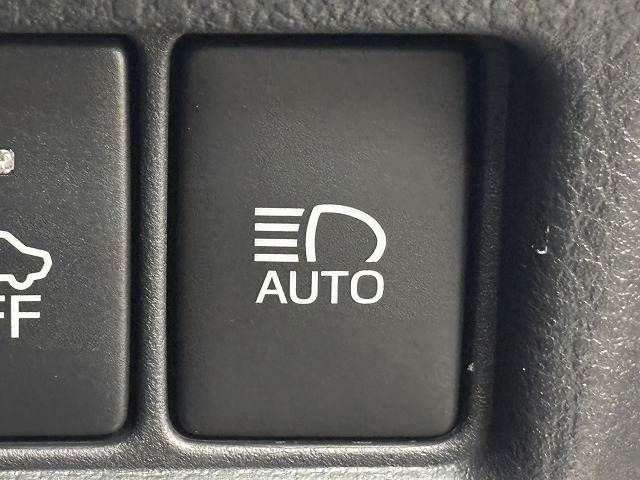 TOYOTA C-HR 2017 Image 31