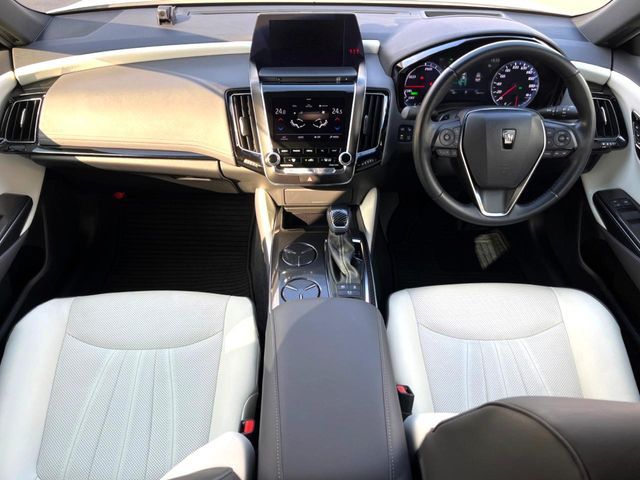 TOYOTA CROWN SEDAN HYBRID 2019 Image 31