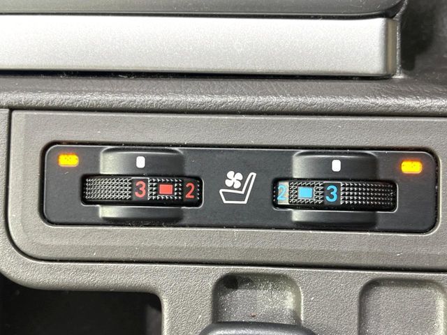 TOYOTA LANDCRUISER PRADO 2023 Image 31