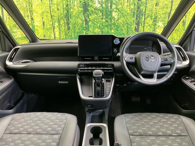 TOYOTA VOXY HYBRID 2023 Image 31