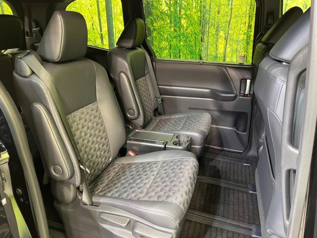 TOYOTA VOXY HYBRID 2023 Image 31